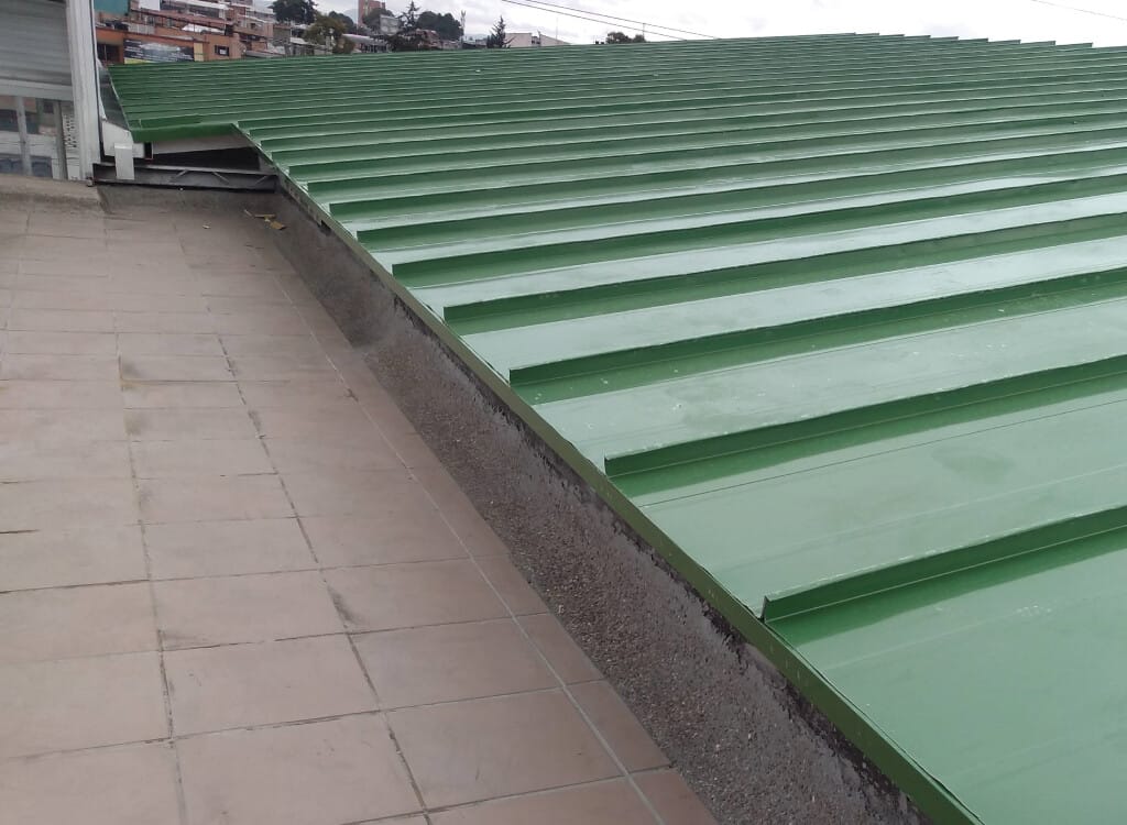 Cubierta con inclinacion a la medida de color Verde con pendientes minimas de 5% y maximas de 20%