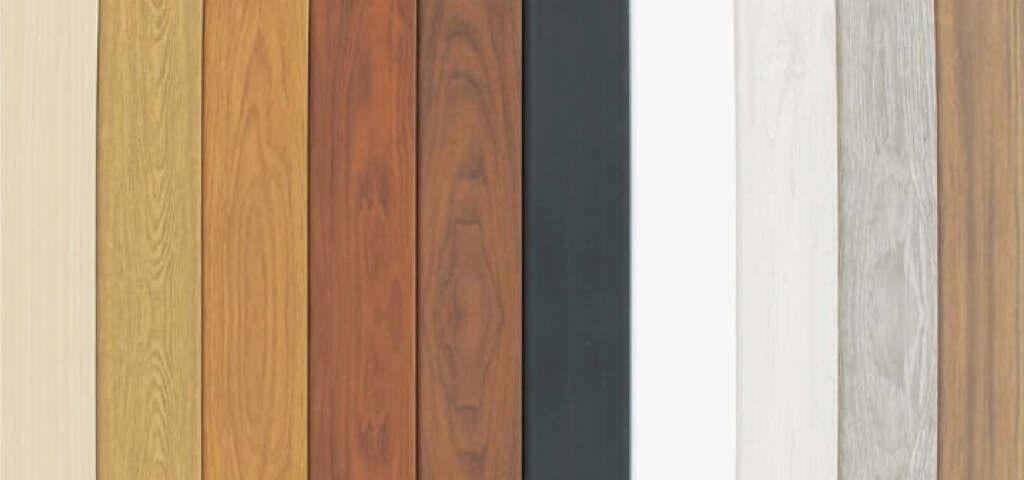 Guarda escobas en estilo madera en tiras 2,50cm variedad de 10 colores dispinibles Acento Suministros
